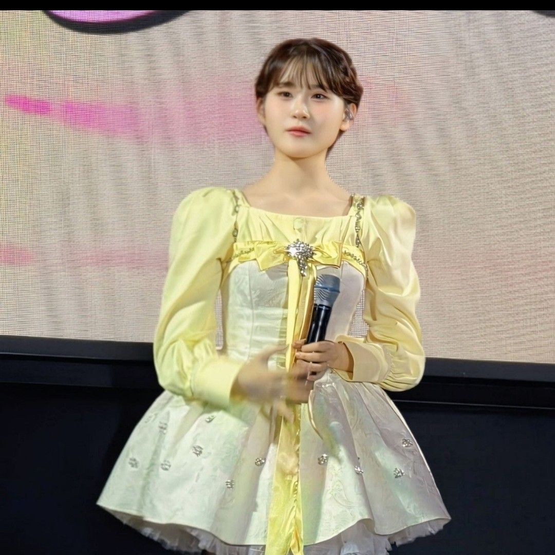 A moment captured by a fan of Kim Dahyun