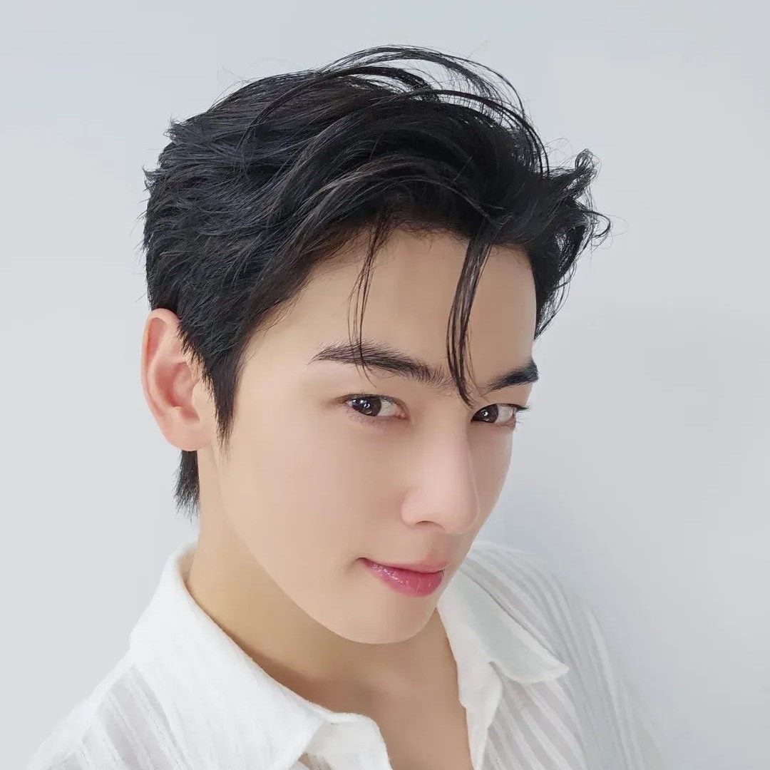 Latest photo of Cha Eunwoo