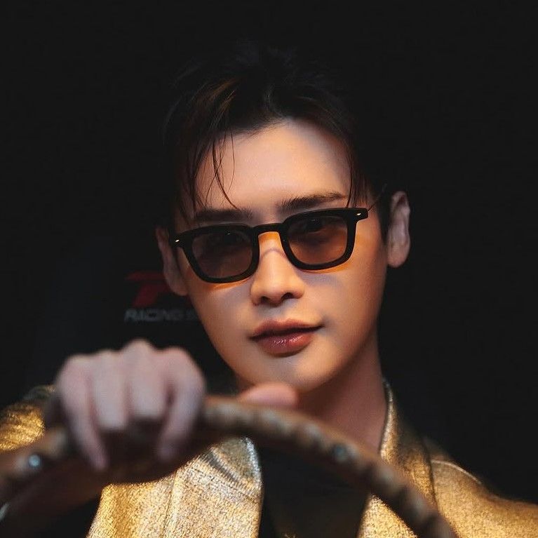 Recent activity shot of Lee Jongsuk