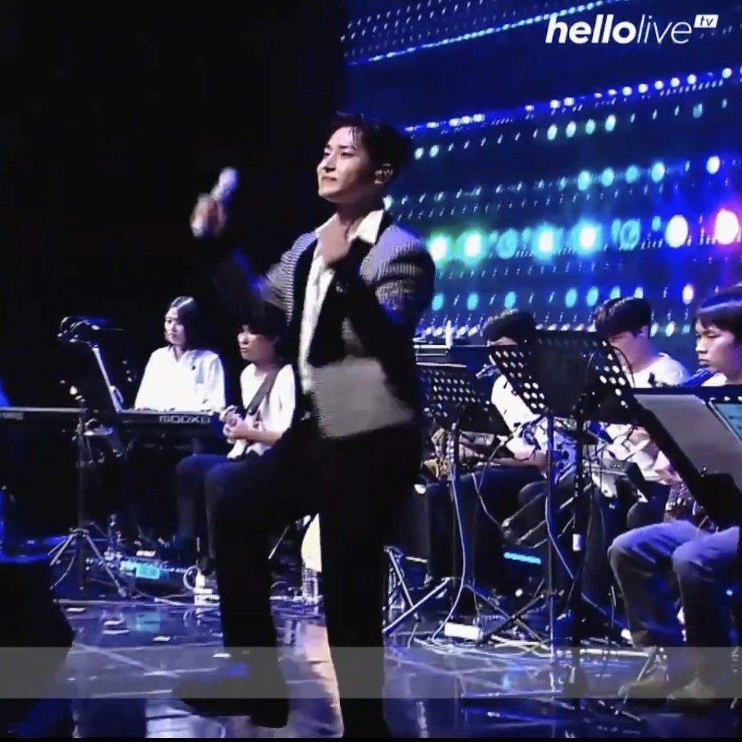 A moment captured by a fan of Seong Ri