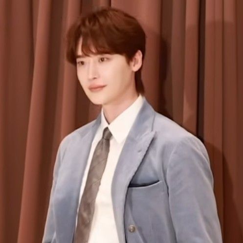 Recent activity shot of Lee Jongsuk