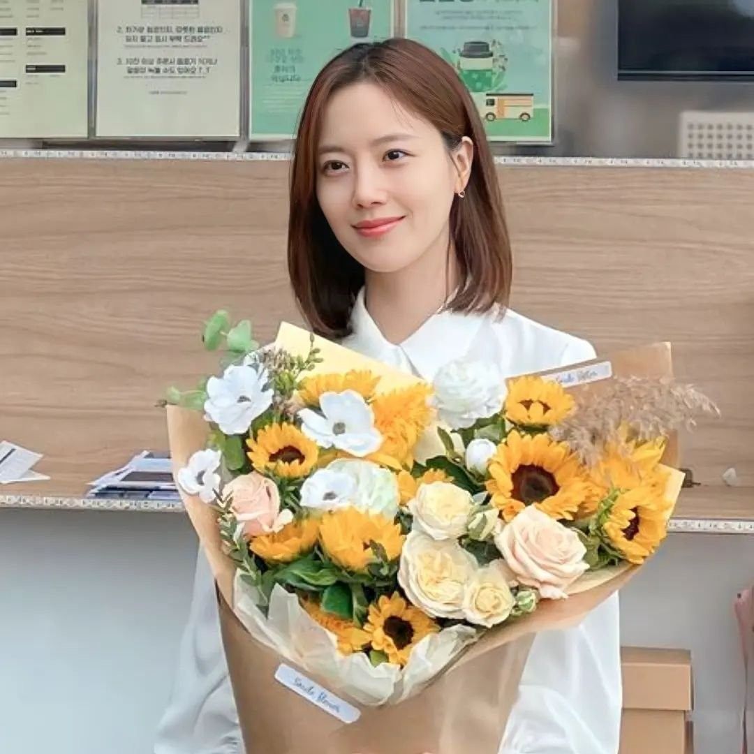 Recent activity shot of Moon Chaewon