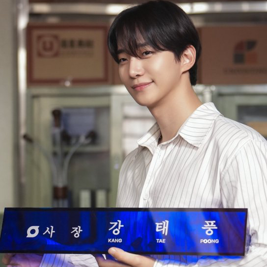 イ・ジュノの最近の活動ショット