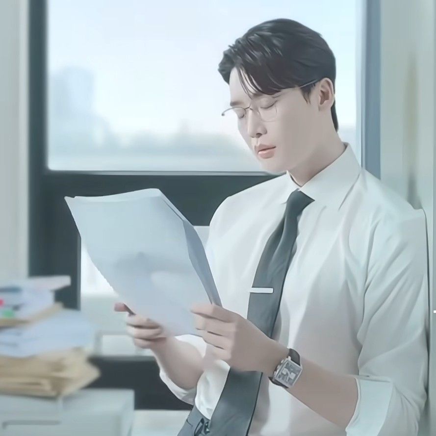 A moment captured by a fan of Lee Jongsuk