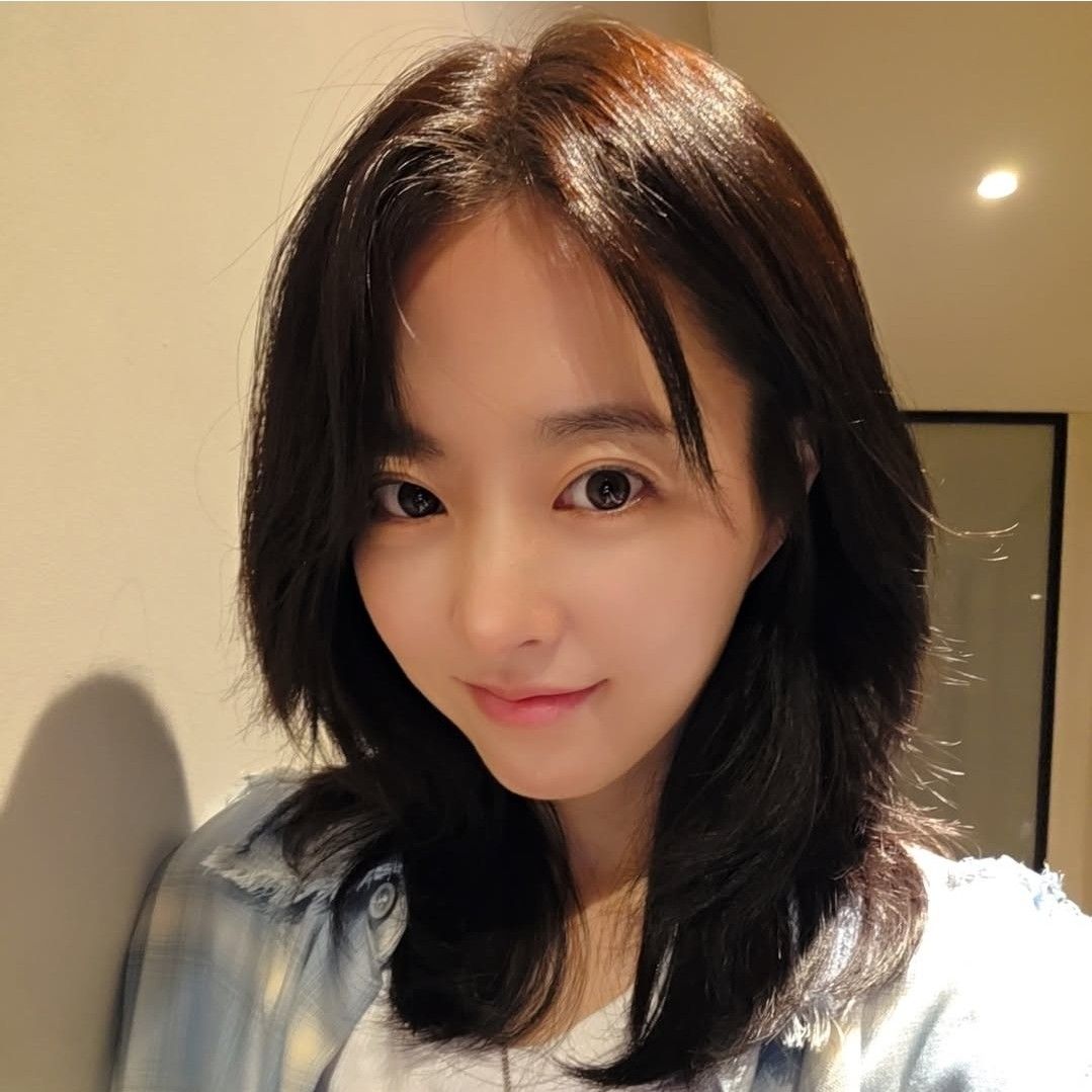 A moment captured by a fan of Park Boyoung