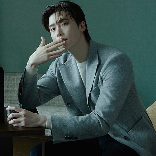 Recent activity shot of Lee Jongsuk