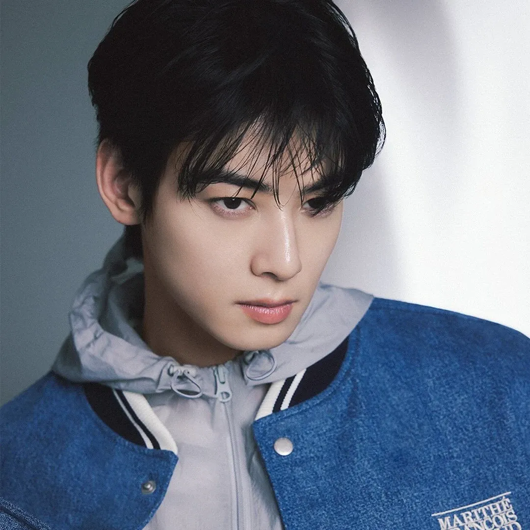 Recent activity shot of Cha Eunwoo