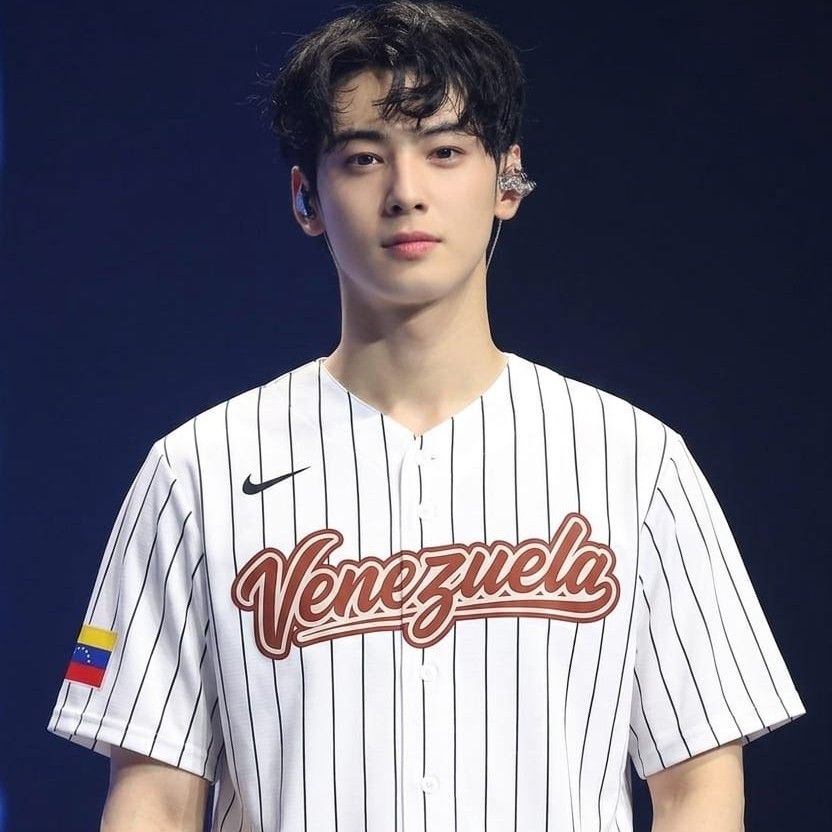 Latest photo of Cha Eunwoo