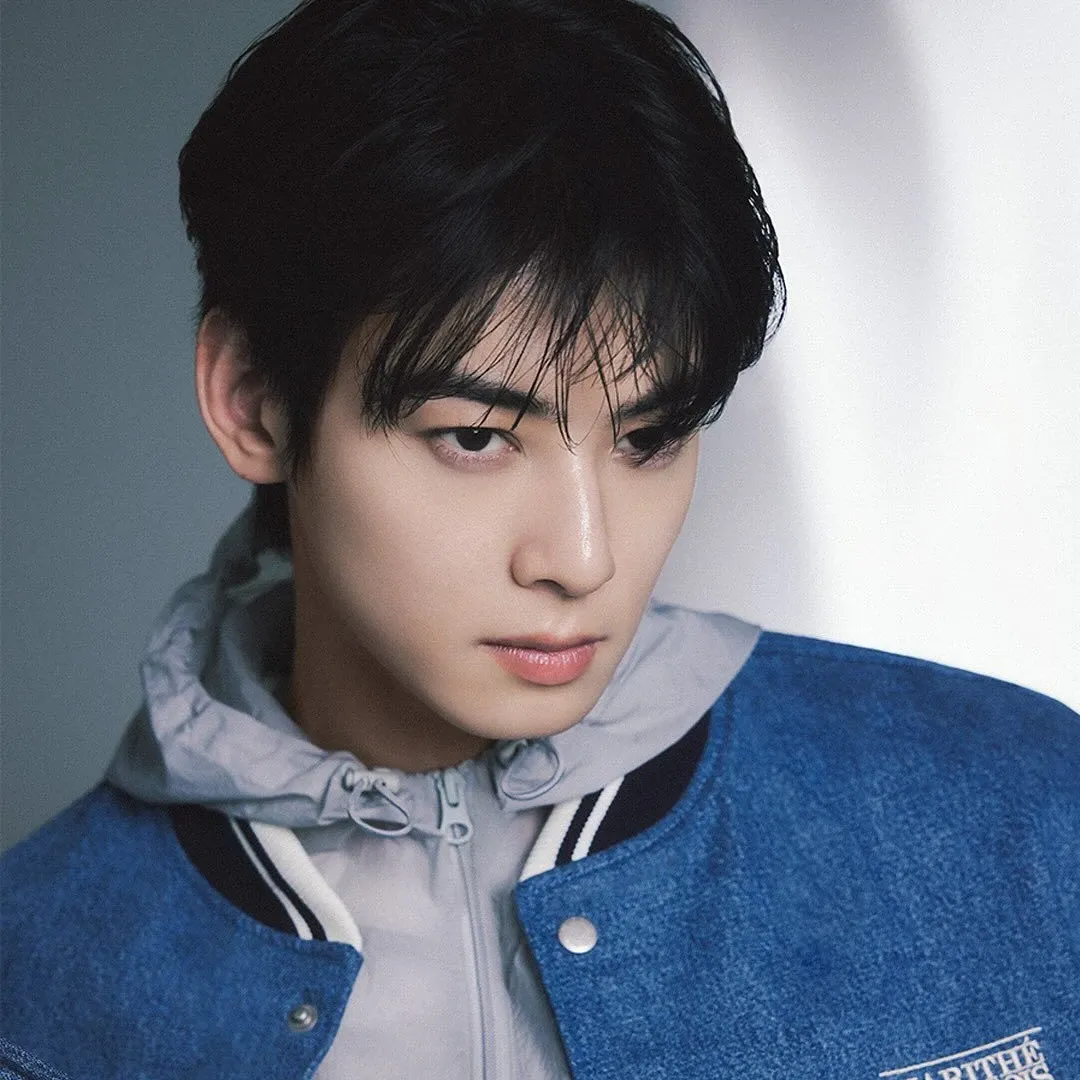 A moment captured by a fan of Cha Eunwoo
