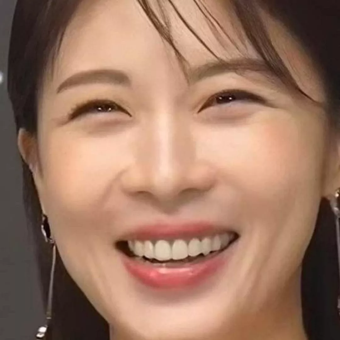 Behind-the-scenes cut of Ha Jiwon