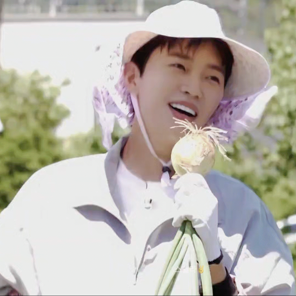 Behind-the-scenes cut of Lim Youngwoong