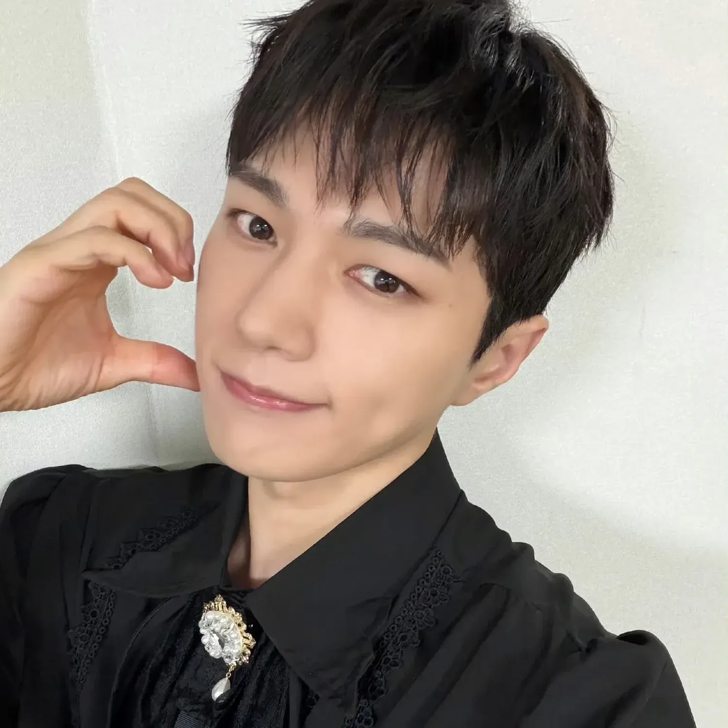 Recent activity shot of Kim Myungsoo (L)