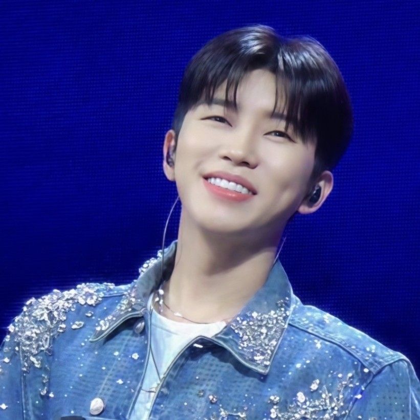 Behind-the-scenes cut of Lim Youngwoong