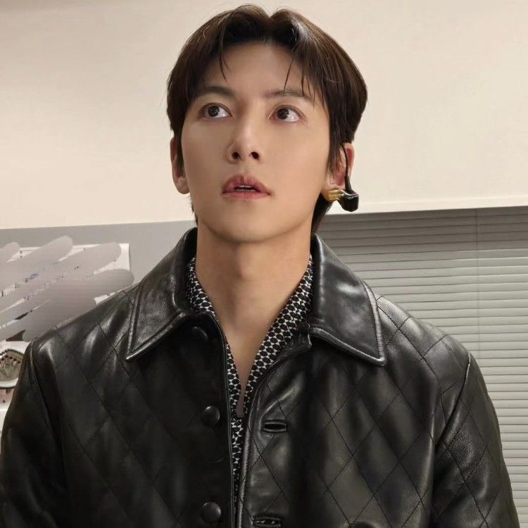 粉丝拍下的池昌旭瞬间