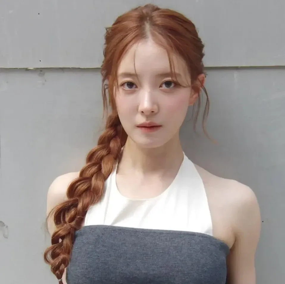 Behind-the-scenes cut of Lee Seyoung