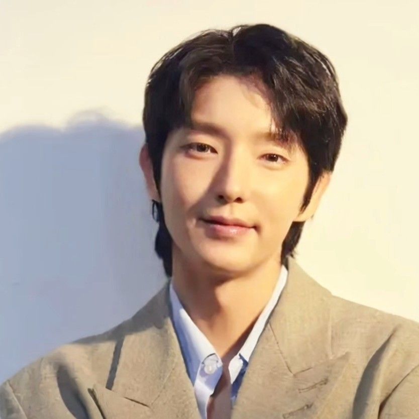 A moment captured by a fan of Lee Joongi