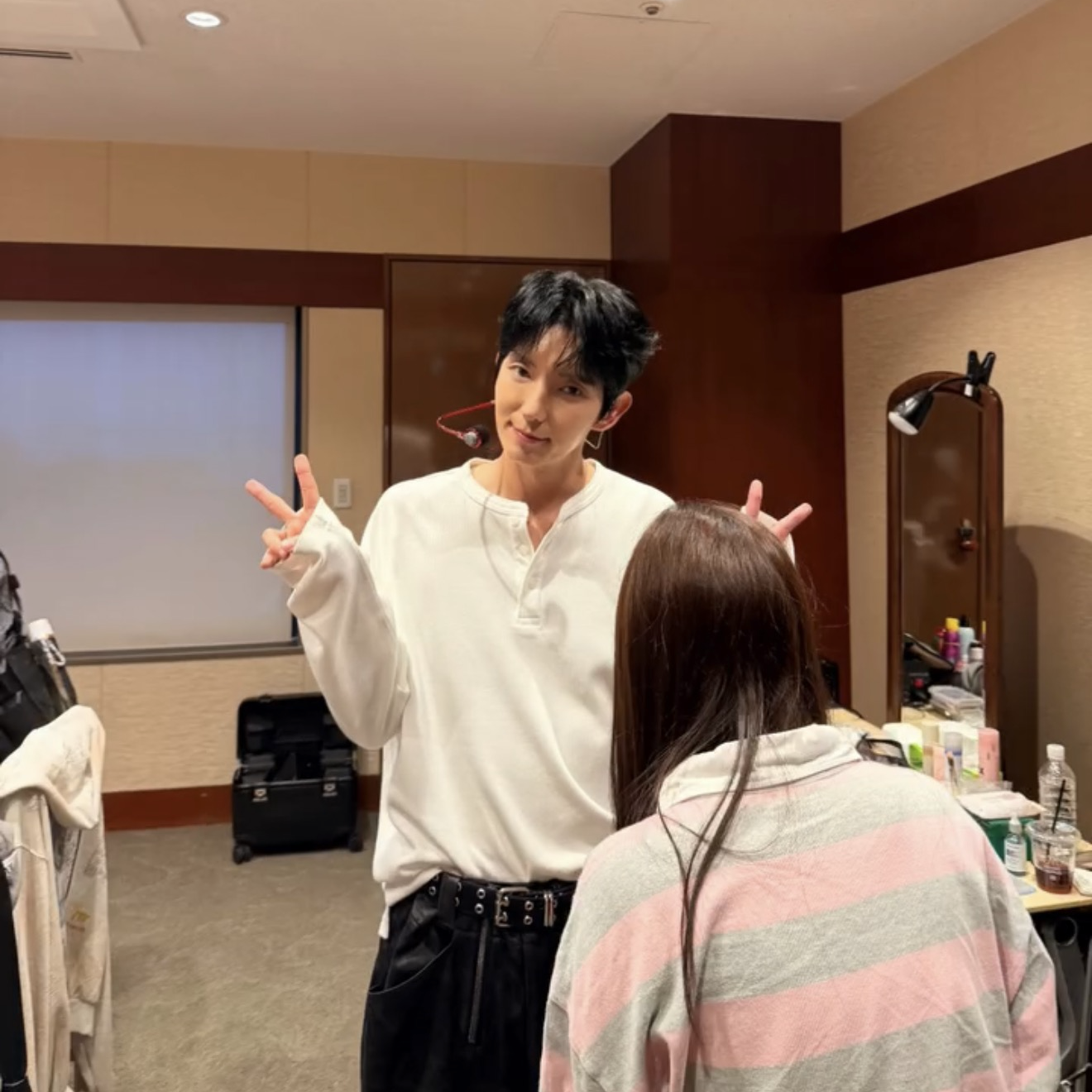 Behind-the-scenes cut of Lee Joongi
