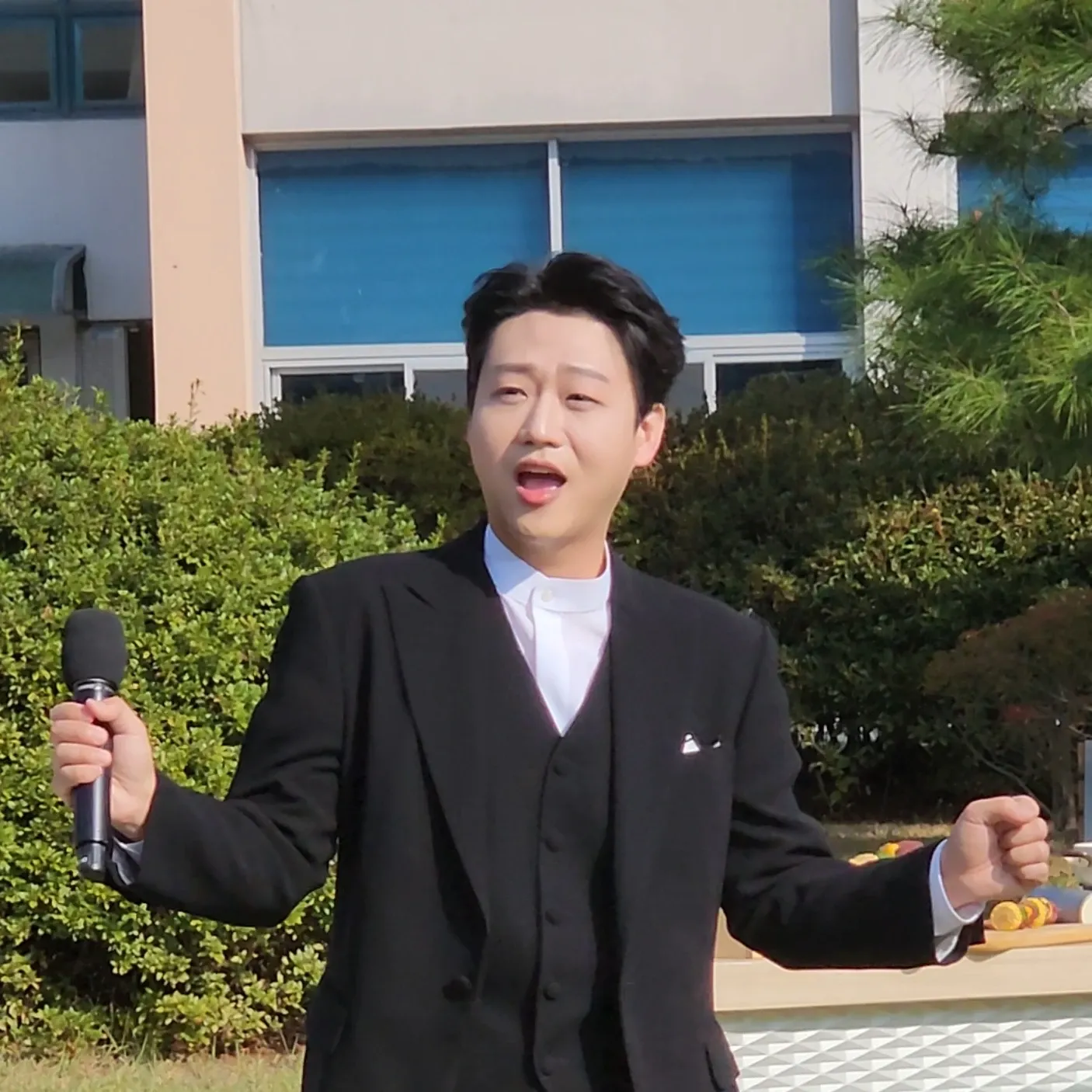 Behind-the-scenes cut of Min Soohyun