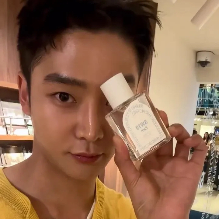 Momen yang diabadikan oleh penggemar Rowoon