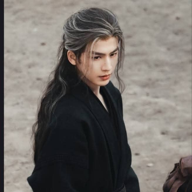 张凌赫的最新照片