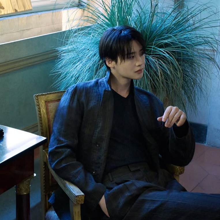 A moment captured by a fan of Lee Jongsuk