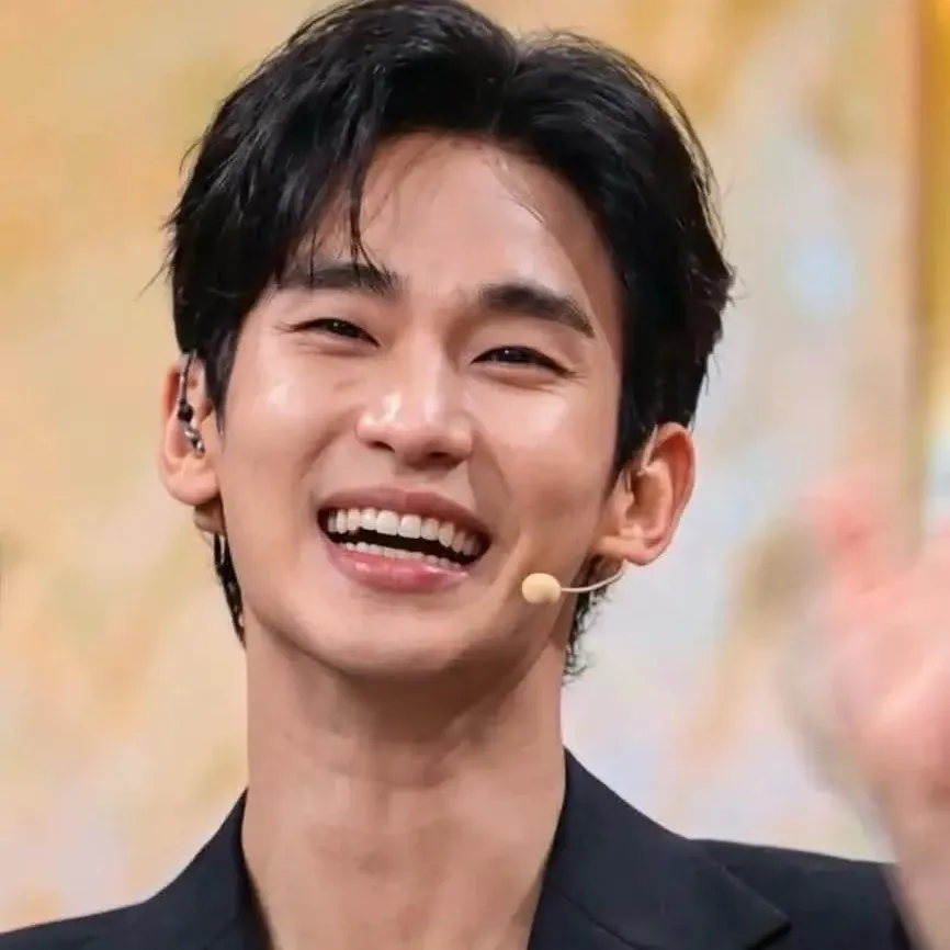 Behind-the-scenes cut of Kim Soohyun