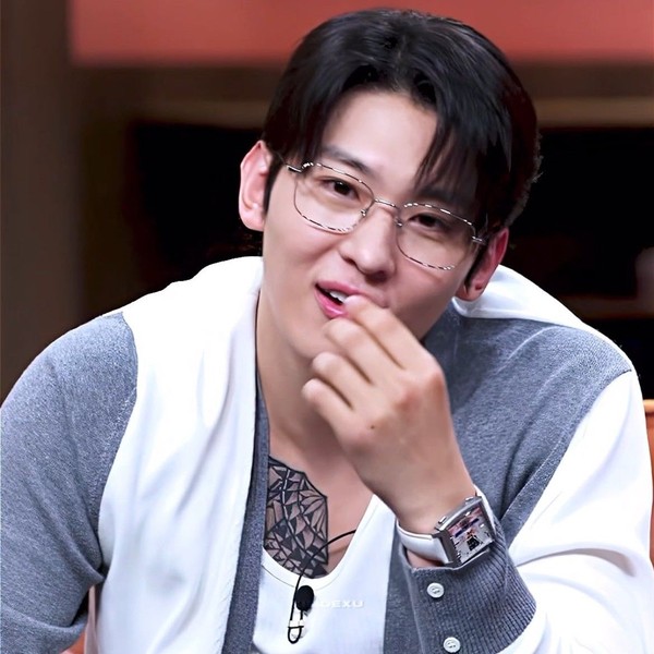 Today’s standout profile photo of Dex on Choeaedol Celeb