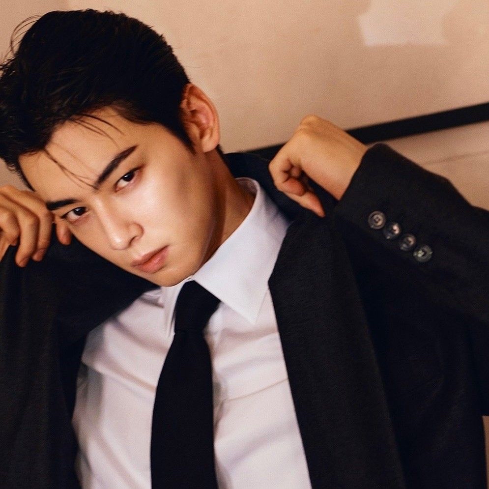 Behind-the-scenes cut of Cha Eunwoo