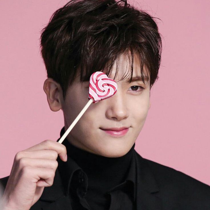 A moment captured by a fan of Park Hyungsik