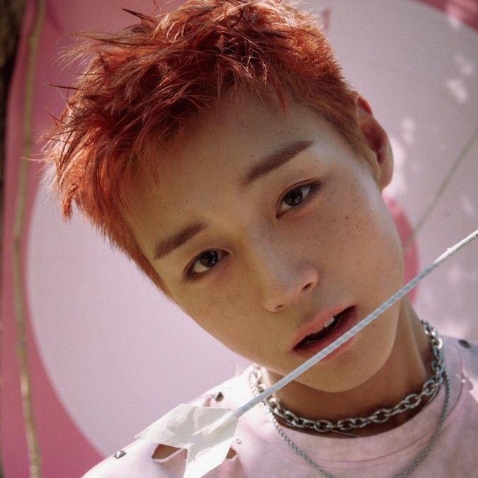 Behind-the-scenes cut of Park Jihoon