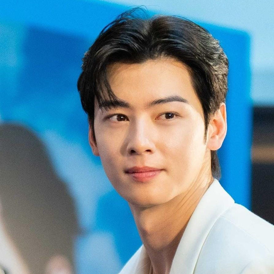 Behind-the-scenes cut of Cha Eunwoo
