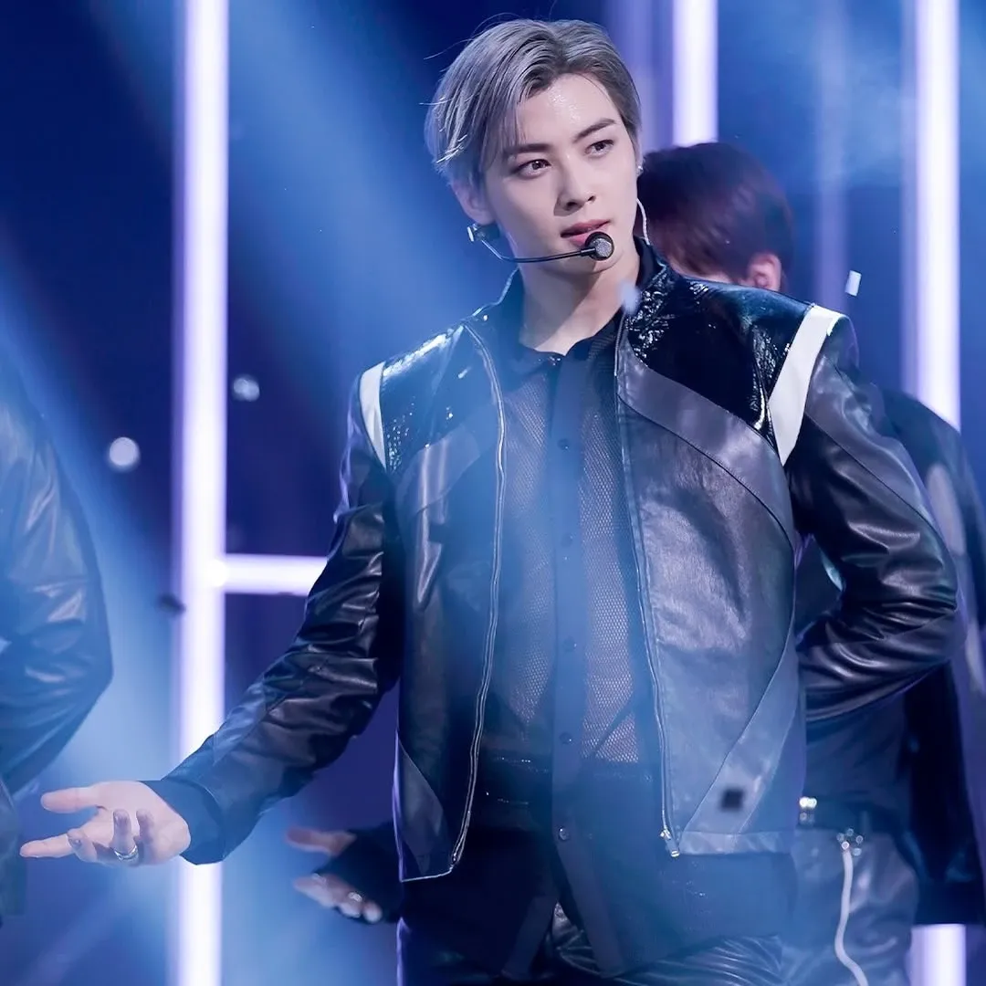 Recent activity shot of Cha Eunwoo