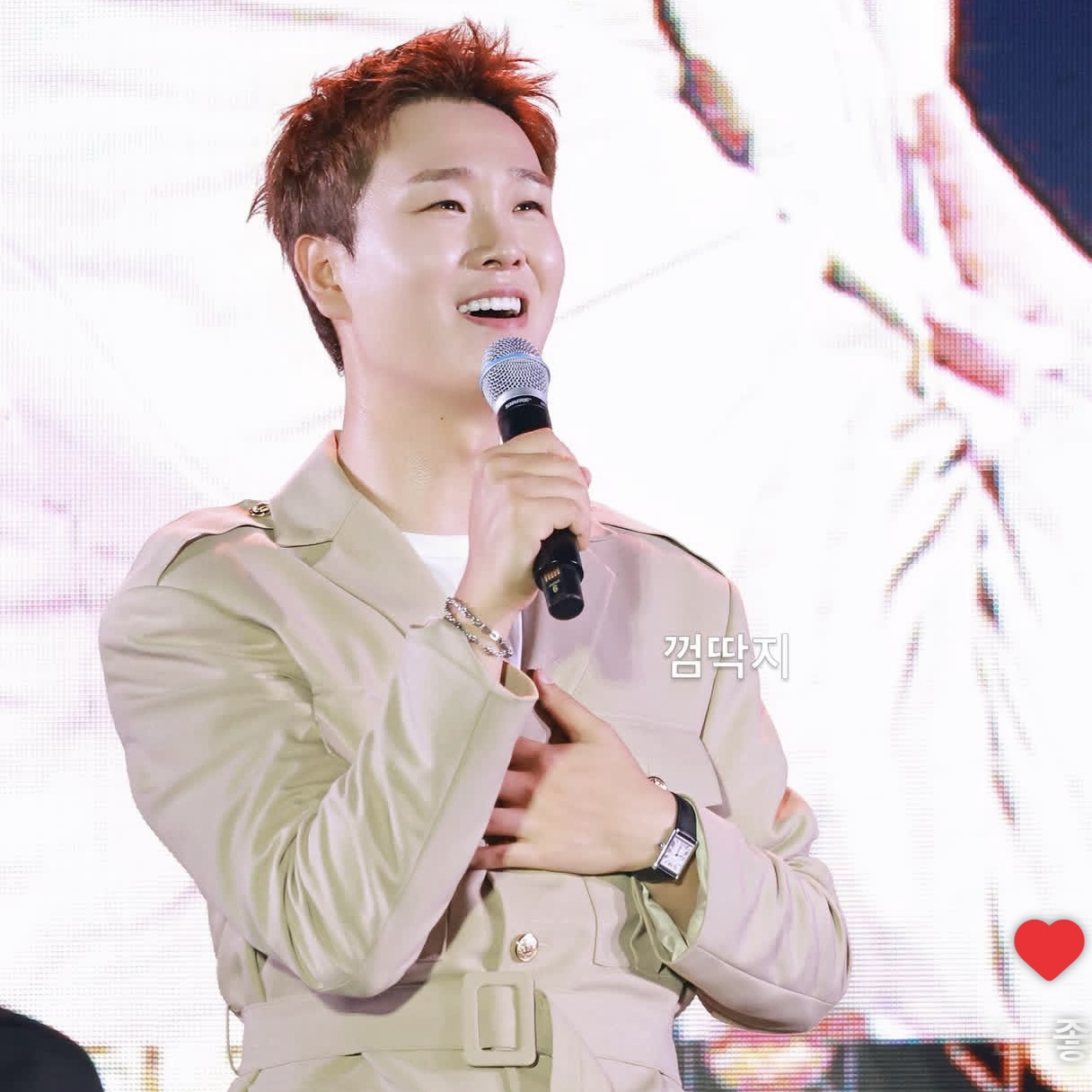 A moment captured by a fan of Song Minjun