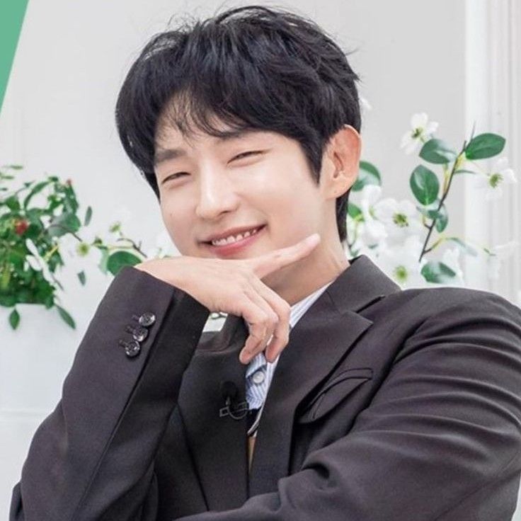 A moment captured by a fan of Lee Joongi