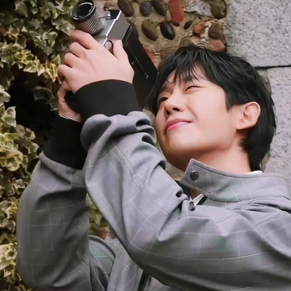 粉丝拍下的丁海寅瞬间