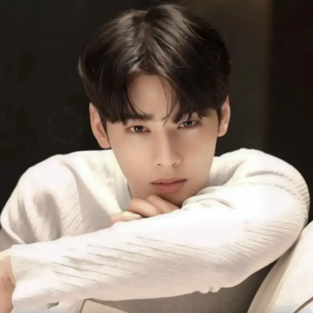 A moment captured by a fan of Cha Eunwoo