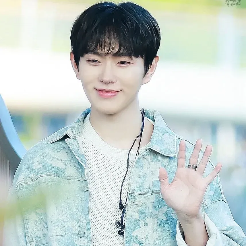 Recent activity shot of Lee Byeongchan