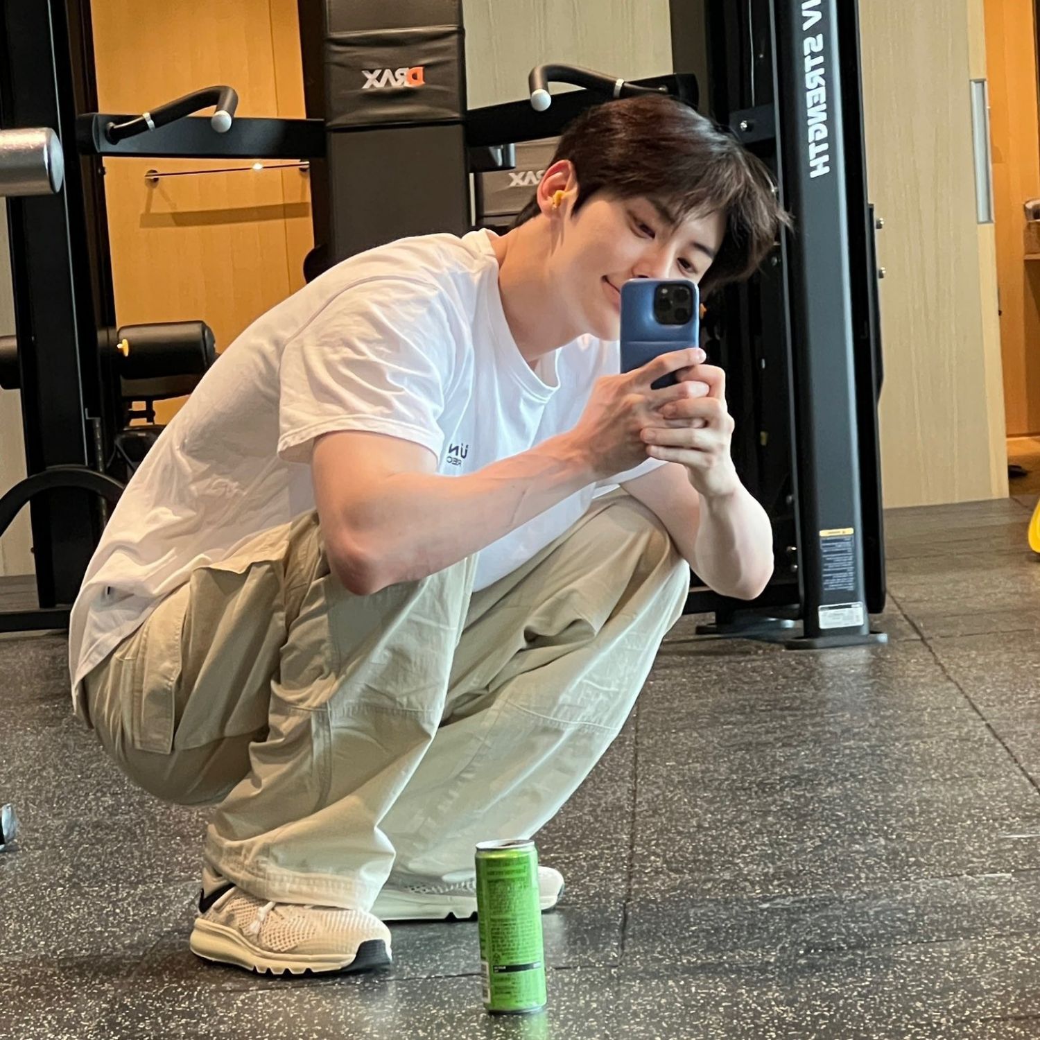 Behind-the-scenes cut of Hwang Minhyun