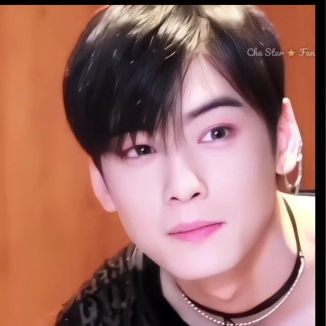 Recent activity shot of Cha Eunwoo