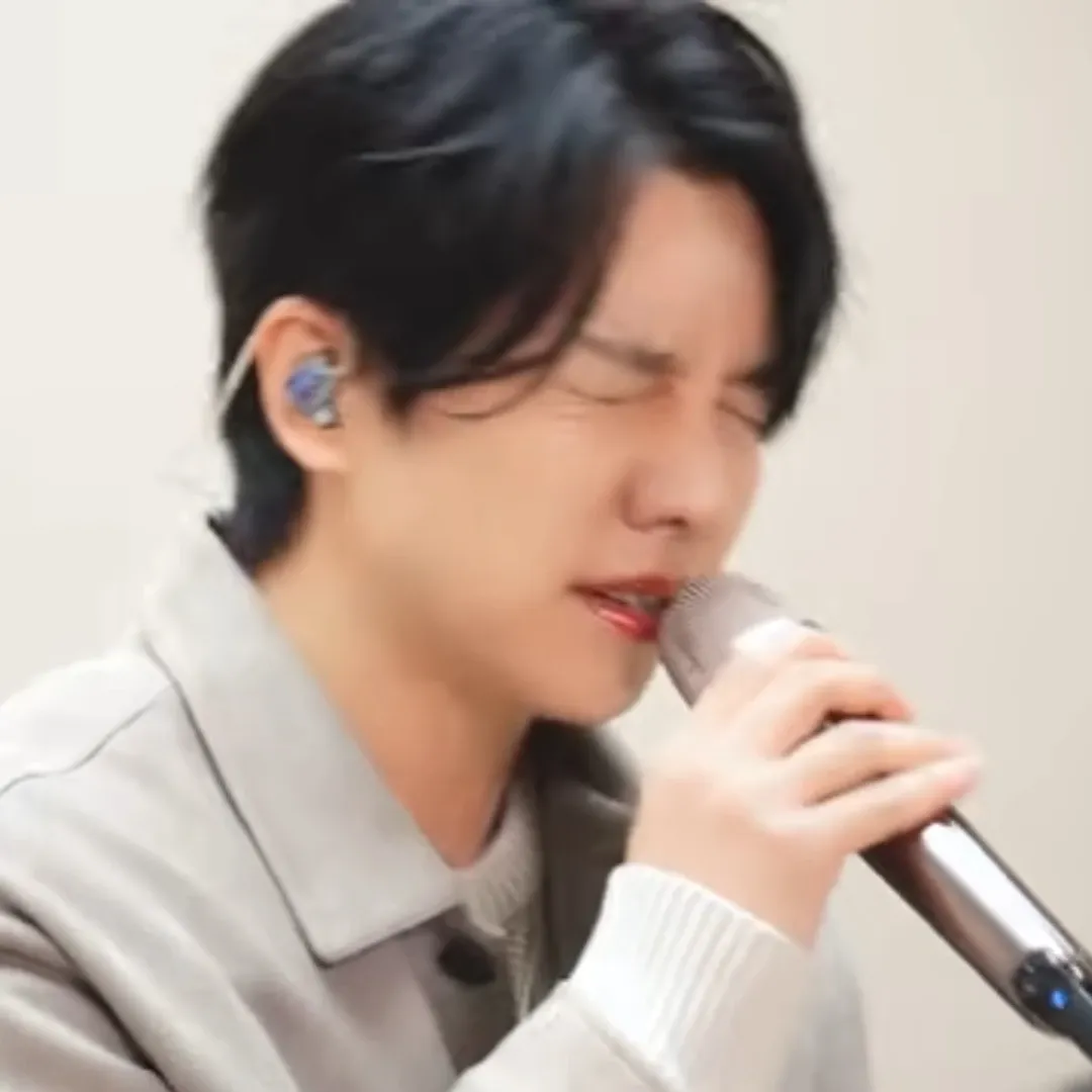 Behind-the-scenes cut of Lee Seunggi
