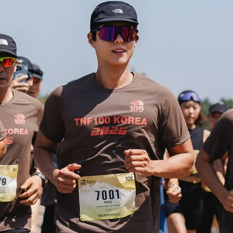 Behind-the-scenes cut of Park Bogum