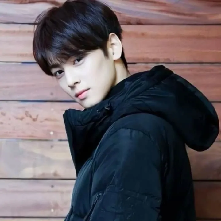 Behind-the-scenes cut of Cha Eunwoo