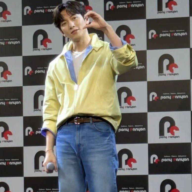 粉丝拍下的池昌旭瞬间