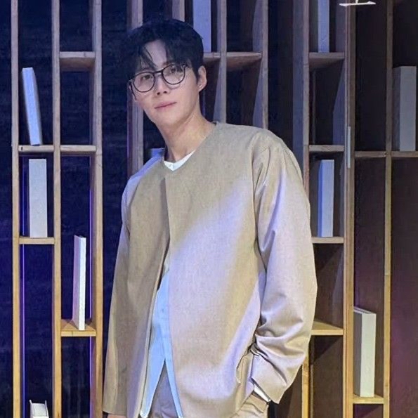 Behind-the-scenes cut of Kim Seonho