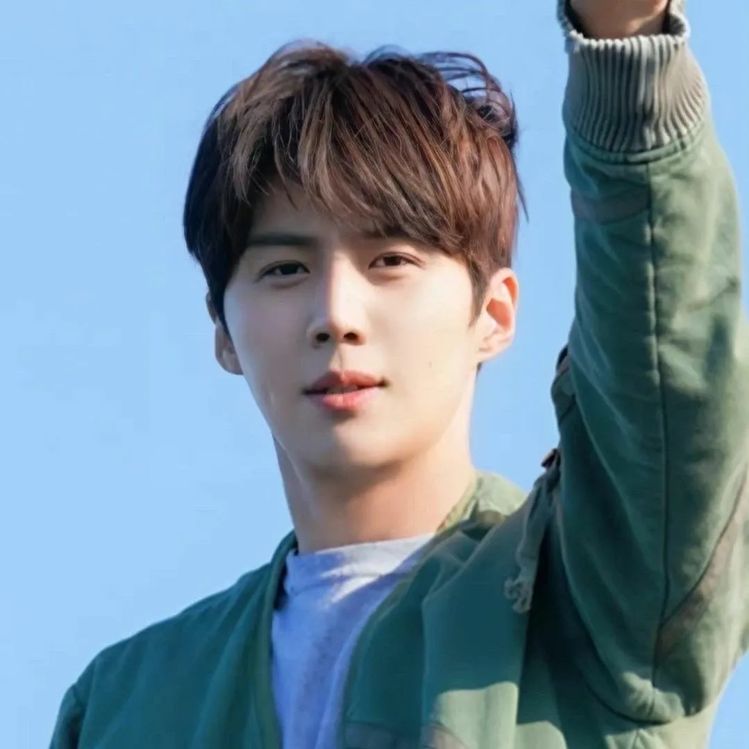Behind-the-scenes cut of Kim Seonho
