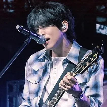 Behind-the-scenes cut of Lee Seungyoon