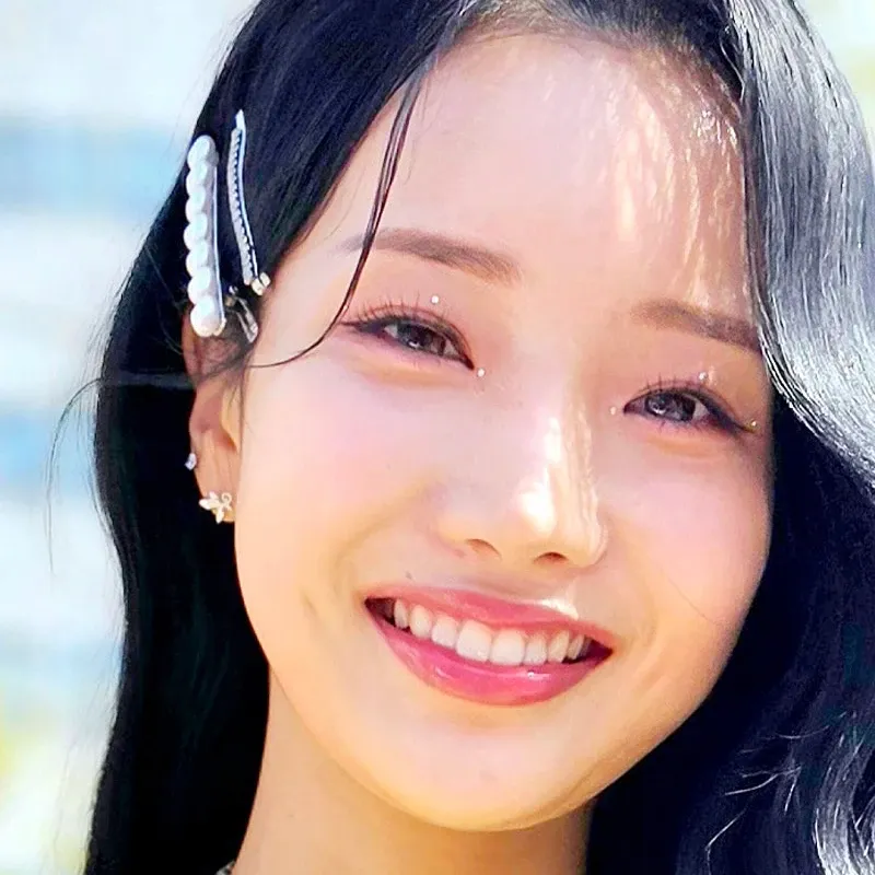 A moment captured by a fan of Kim Soyeon (2004)