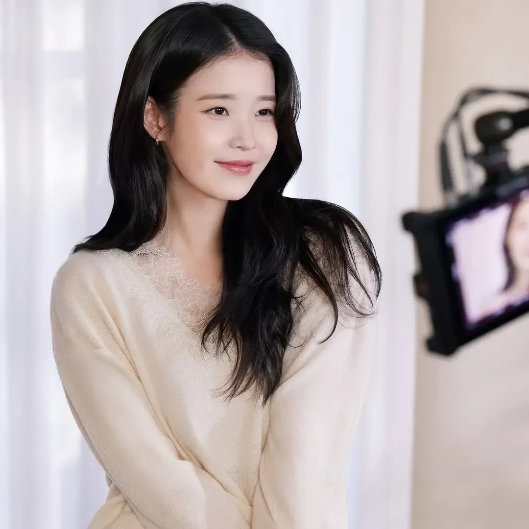 A moment captured by a fan of IU