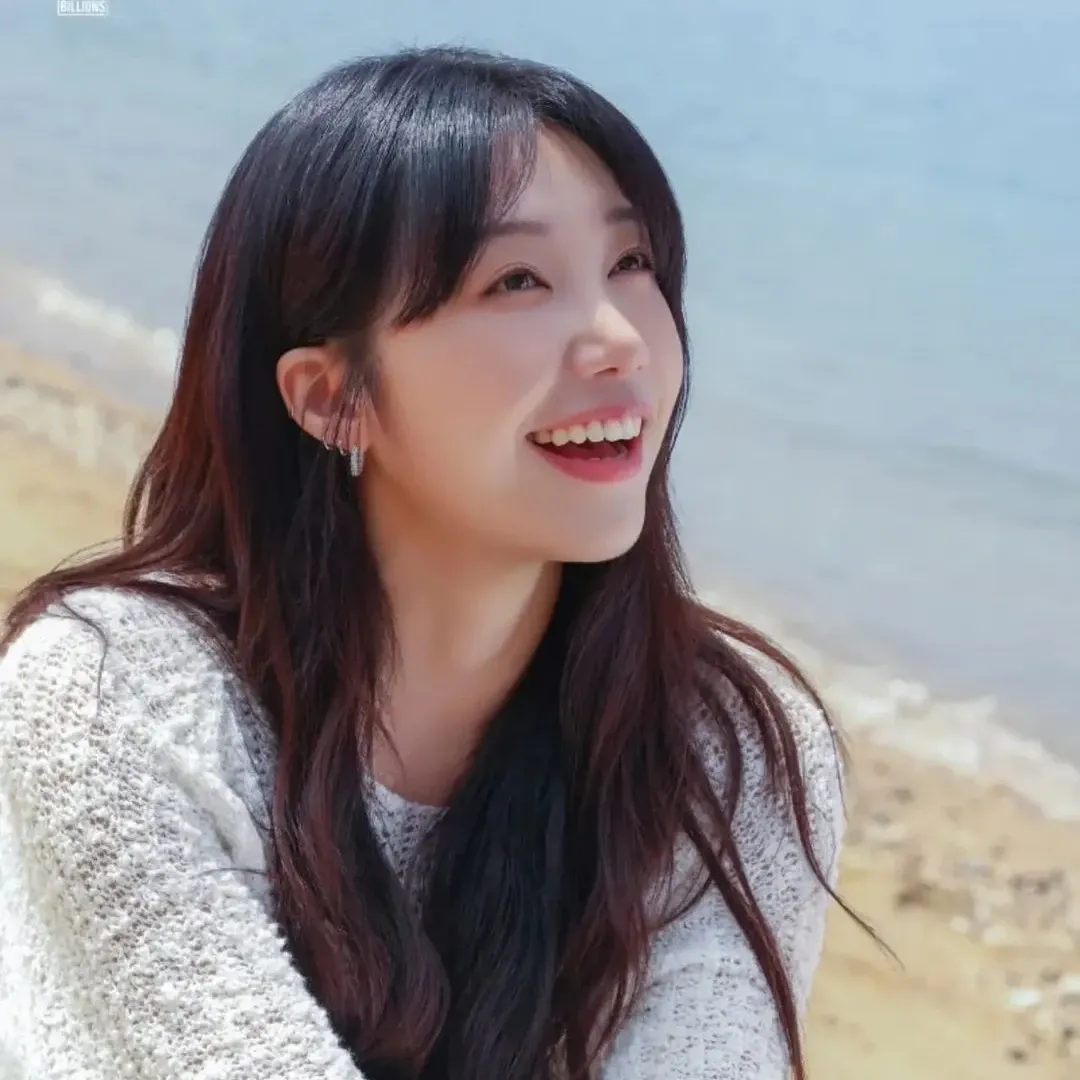Behind-the-scenes cut of Jung Eunji