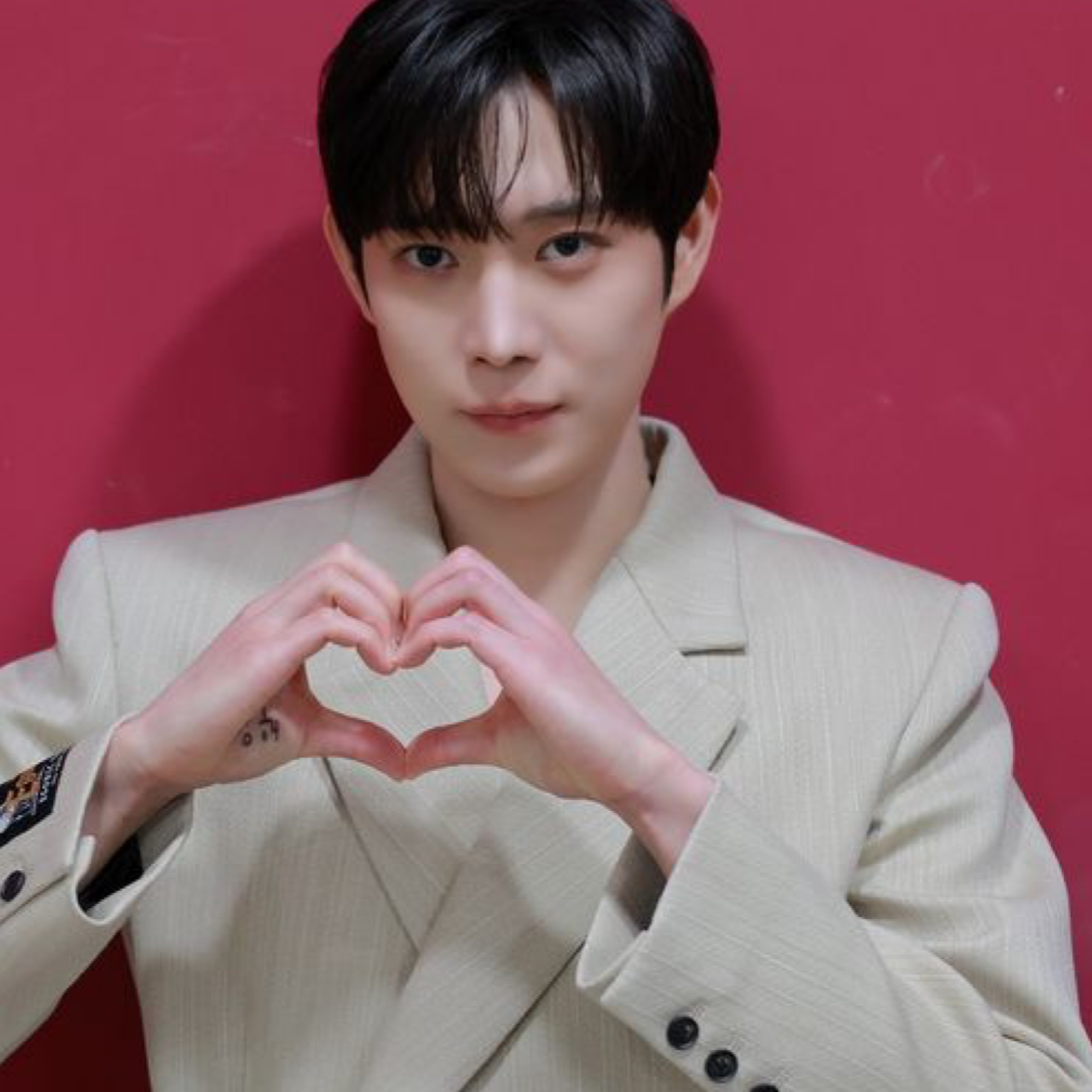 Behind-the-scenes cut of Kim Youngdae